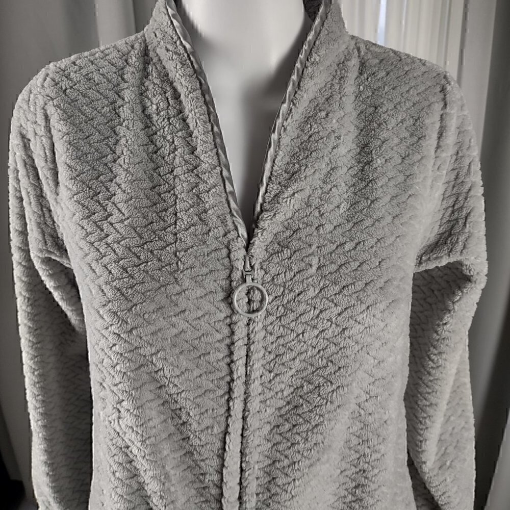 Charter Club Womans Plush Side pockets Shawl collar Zig Zag Zipper Robe, Size XS - Picture 3 of 14